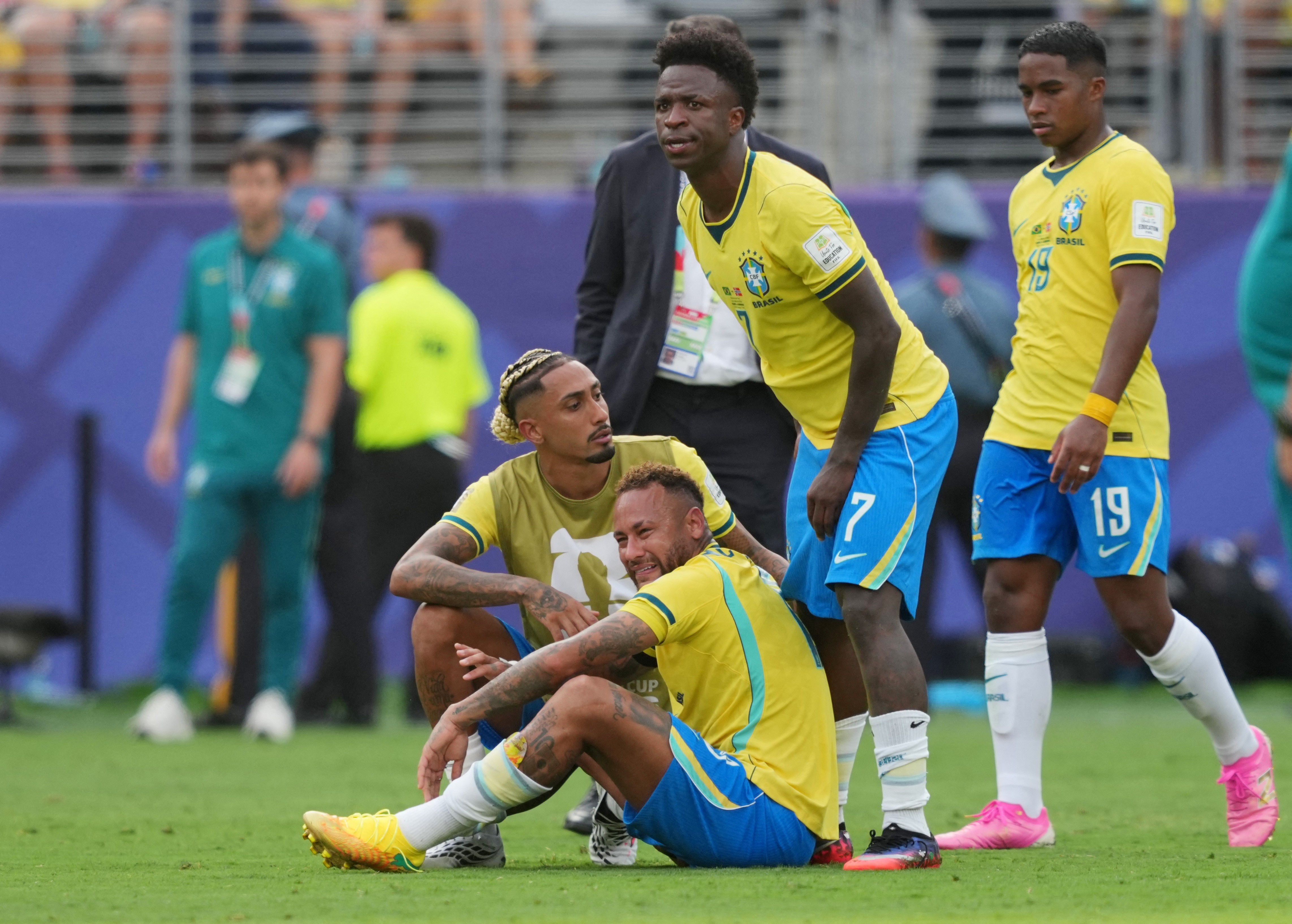 É #FAKE que Cristo Redentor teve show de drones em homenagem a Neymar após eliminação na Copa; vídeo foi criado com IA