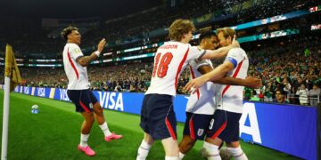 Com um a menos, Inglaterra derruba México no Azteca e segue na Copa