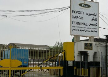 Equipes encontram destroços de Boeing 737 desaparecido no Paquistão