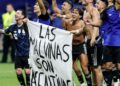 Ato de jogadores argentinos reacende debate sobre domínio das Malvinas
