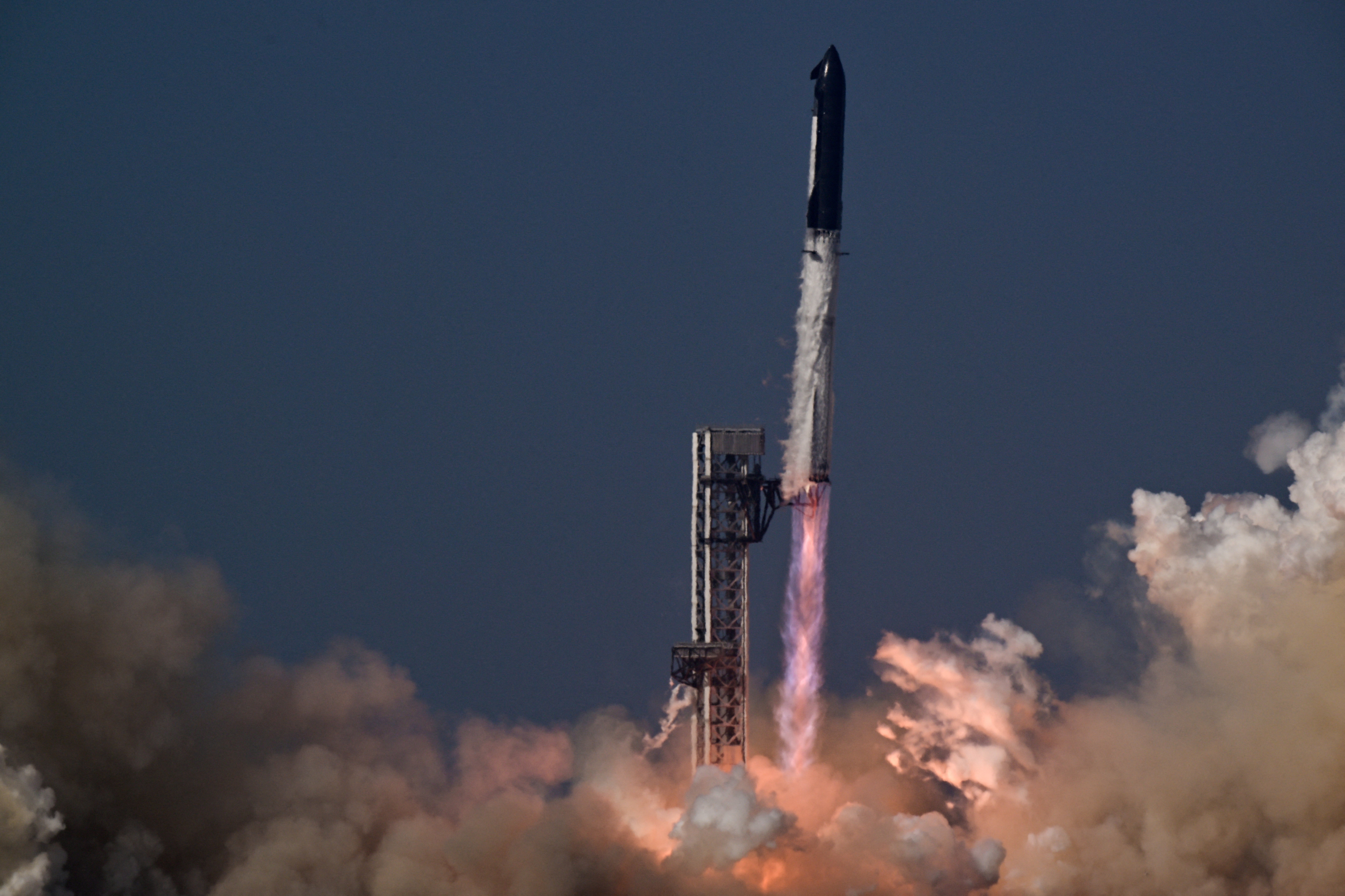 VÍDEO: SpaceX faz novo voo de teste da Starship, nave criada para futuras missões à Lua e Marte
