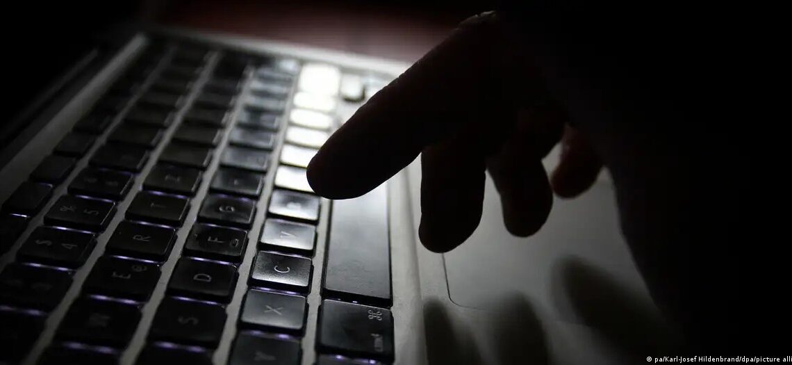 Pizza, pirulito e emojis: os símbolos usados por aliciadores digitais