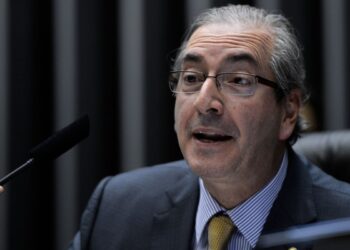 Dino determina bloqueio de R$ 6,1 milhões do ex-deputado Eduardo Cunha