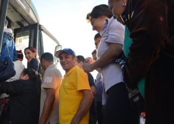 Rodoviários do Rio decidem suspender greve e ônibus voltam a circular