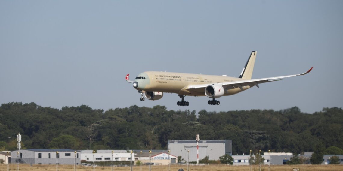 Avião de rota mais longa do mundo bate recorde com voo direto de 24 horas