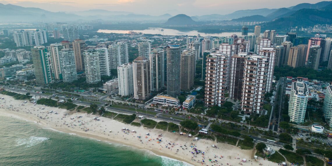 Por que estrangeiros estão comprando tantos imóveis no Brasil