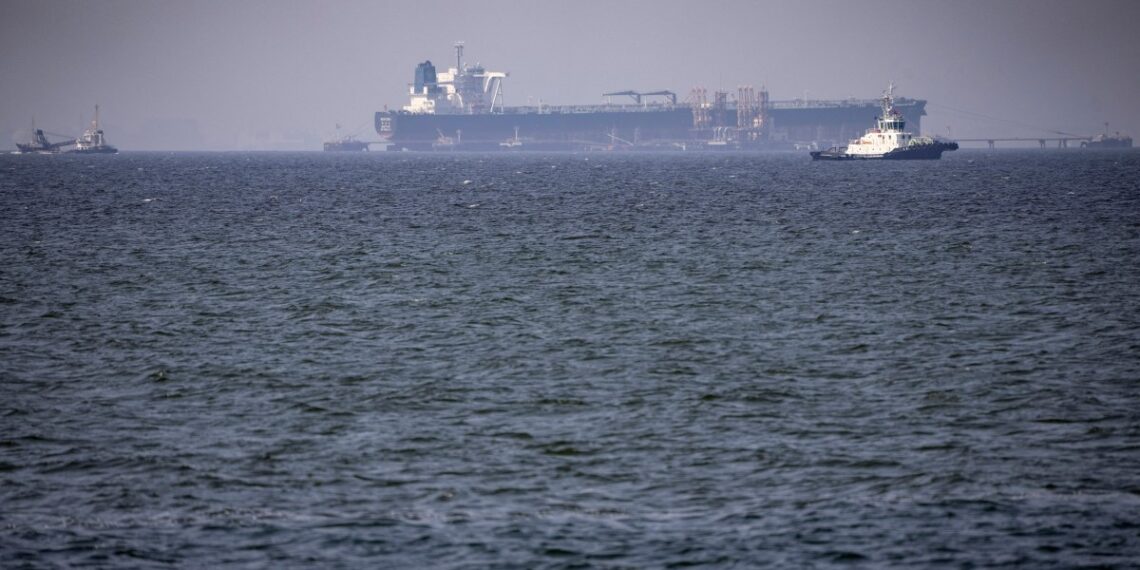 Petróleo passa de US$ 96 e amplia temor sobre inflação global