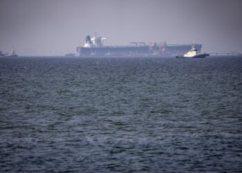 Petróleo passa de US$ 96 e amplia temor sobre inflação global