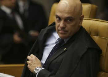 STF dá 48h para tribunais explicarem pagamentos acima do limite a juiz