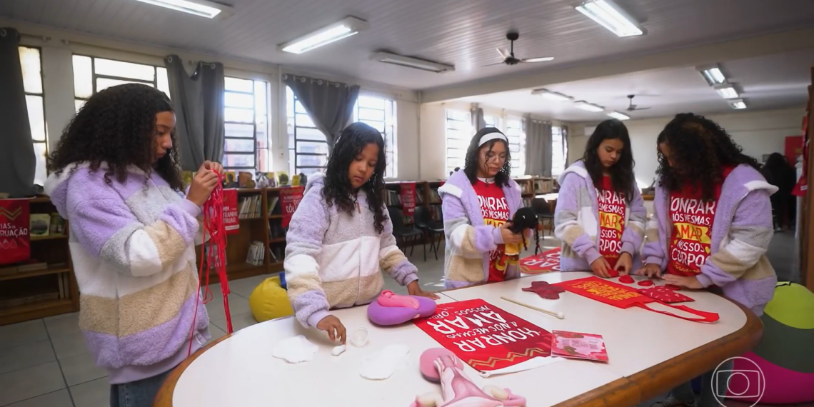 Como alunas de escola pública criaram negócio para combater a pobreza menstrual no RS