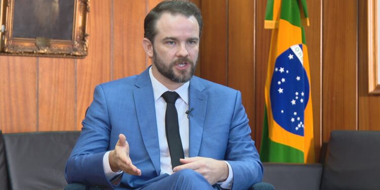 Durigan diz que PIX não prejudica americanos e defende 'racionalidade' em decisão dos EUA sobre tarifas