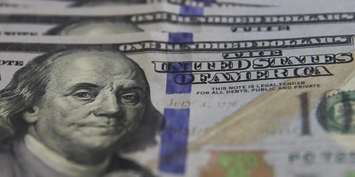Dólar cai para R$ 5,07, no menor nível em um mês