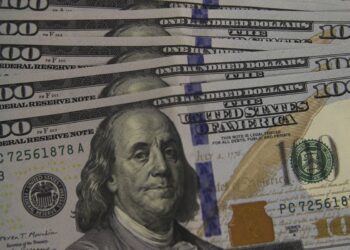 Dólar cai a R$ 5,13, e bolsa recua em dia de ajuste no mercado