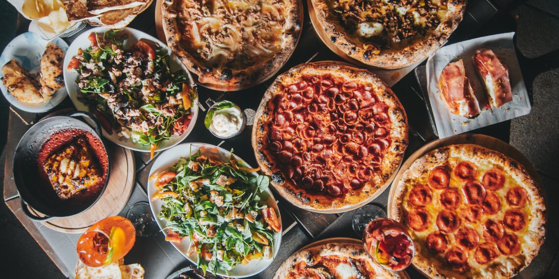 Dia da Pizza: Brasil abre 13 pizzarias por dia, mas comprar uma pizza pesa cada vez mais no bolso