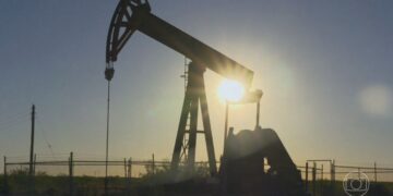 Após cessar-fogo entre EUA e Irã e reabertura do Estreito de Ormuz, OPEP+ aumenta produção de petróleo