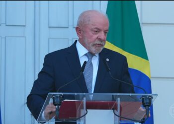 Governo Lula aguarda decisão de Trump para calibrar reação ao tarifaço