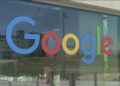 Google é multado em US$ 1 bilhão pela União Europeia e tenta evitar novas sanções