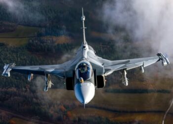 Embraer vai produzir mais 20 caças Gripen no interior de SP