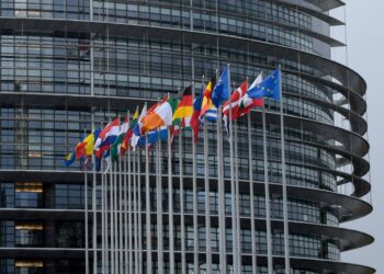 União Europeia cobra que EUA cumpram acordo comercial após ameaça de Trump à Espanha