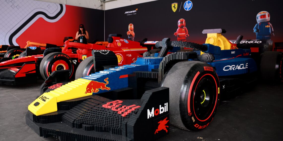 Verstappen critica desfile da Fórmula 1 com carros de Lego