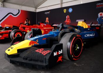 Verstappen critica desfile da Fórmula 1 com carros de Lego