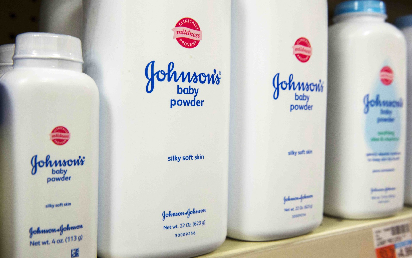 Johnson & Johnson oferece R$ 28 bilhões para encerrar processos que ligam uso de talco a câncer