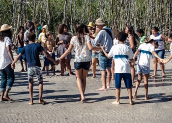 Projeto de música e valorização do mangue conscientiza alunos no Rio