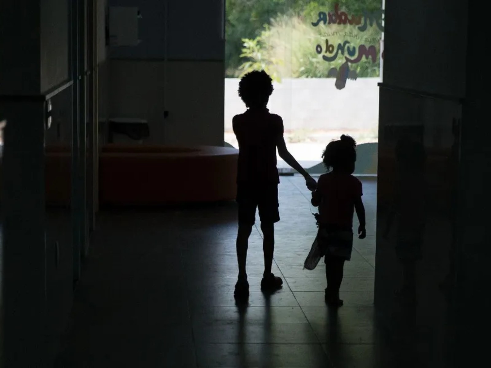 INSS começa a analisar pedidos de pensão a órfãos de feminicídio; veja as regras e como pedir