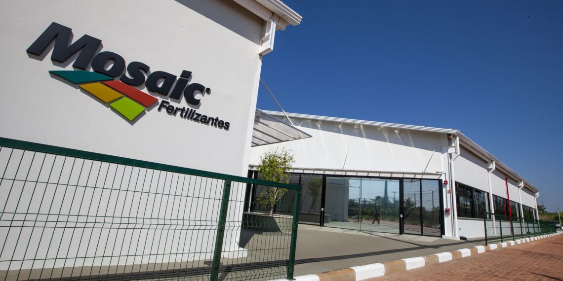 Guerra no Irã: empresa de fertilizante Mosaic reduz produção no Brasil por falta de enxofre