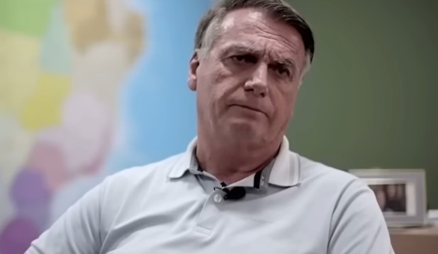 Polícia Civil conclui que Bolsonaro não cometeu crime com arma registrada
