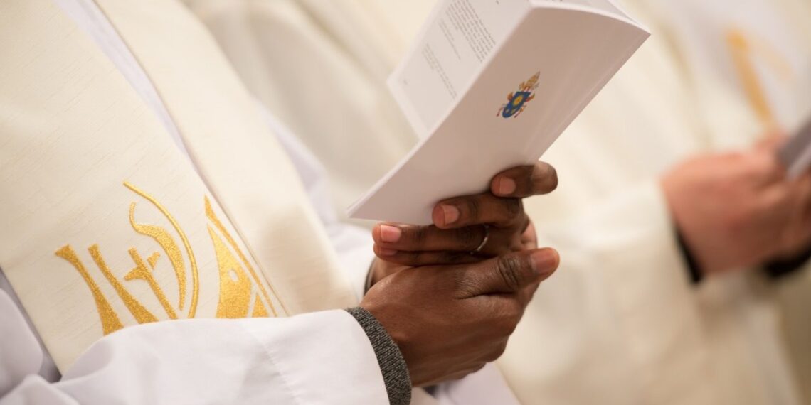 Igreja Católica excomunga grupo tradicionalista após cisma