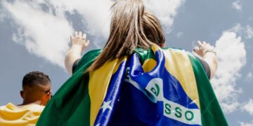 Datafolha: 52% dos evangélicos se identificam como de direita