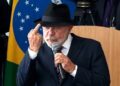 Oposição critica gesto de Lula durante evento no Planalto