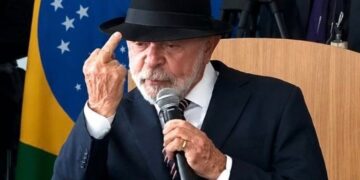 Oposição critica gesto de Lula durante evento no Planalto