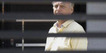 Defesa de Bolsonaro entrega armas à PF: o que isso significa?