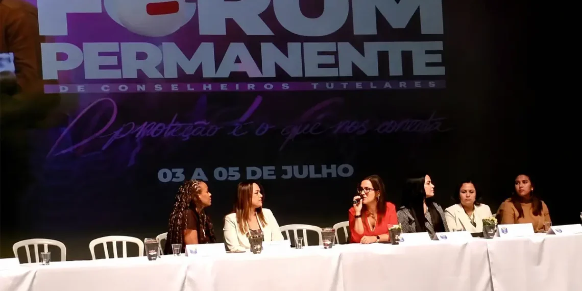 Promotora classifica referência a Deus como inconstitucional
