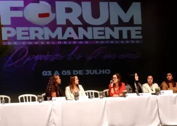 Promotora classifica referência a Deus como inconstitucional