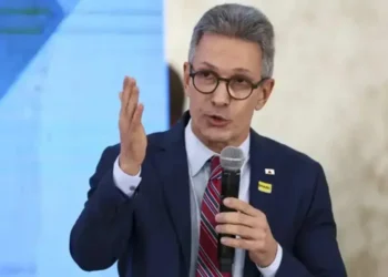 Zema critica operação da PF contra Bolsonaro e pede investigação