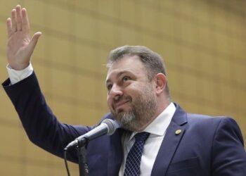 Irmão de Carla Zambelli recebe Medalha Constitucionalista em SP