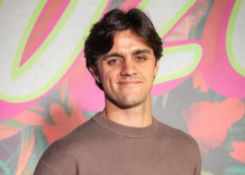 Felipe Simas fala sobre conversão e possibilidade de ser pastor