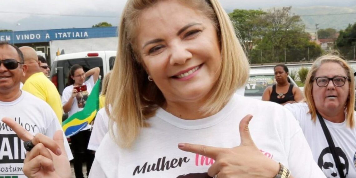 Justiça Eleitoral bloqueia R$ 230 mil de Ana Cristina Valle