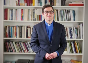 Rev. Bernard Randall vence batalha legal após demissão e investigação