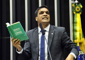 Cabo Daciolo questiona identidade de Lula em entrevista