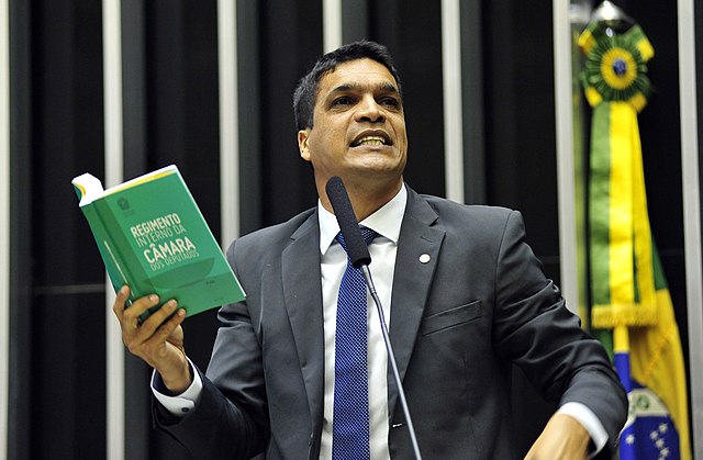 Cabo Daciolo questiona identidade de Lula em entrevista