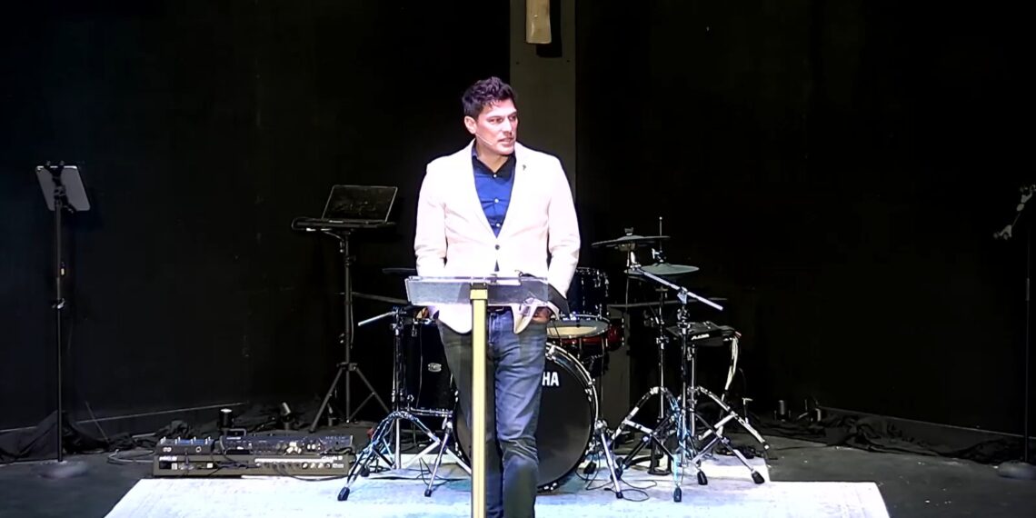 Pastor Nathan Peternel retorna ao ministério após restauração