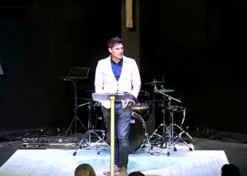 Pastor Nathan Peternel retorna ao ministério após restauração