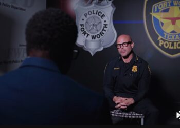 Chefe de polícia no Texas admite responsabilidade após confronto