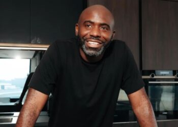Fabrice Muamba: ex-jogador testemunha milagre e fala sobre fé