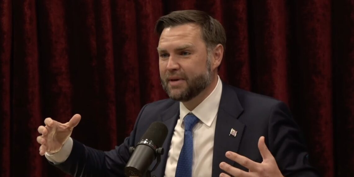 JD Vance fala sobre crenças de alienígenas e demônios em podcast