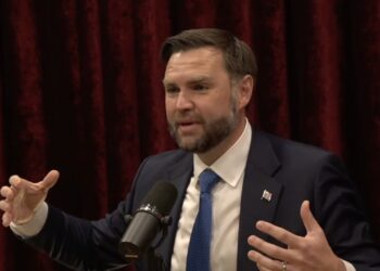 JD Vance fala sobre crenças de alienígenas e demônios em podcast